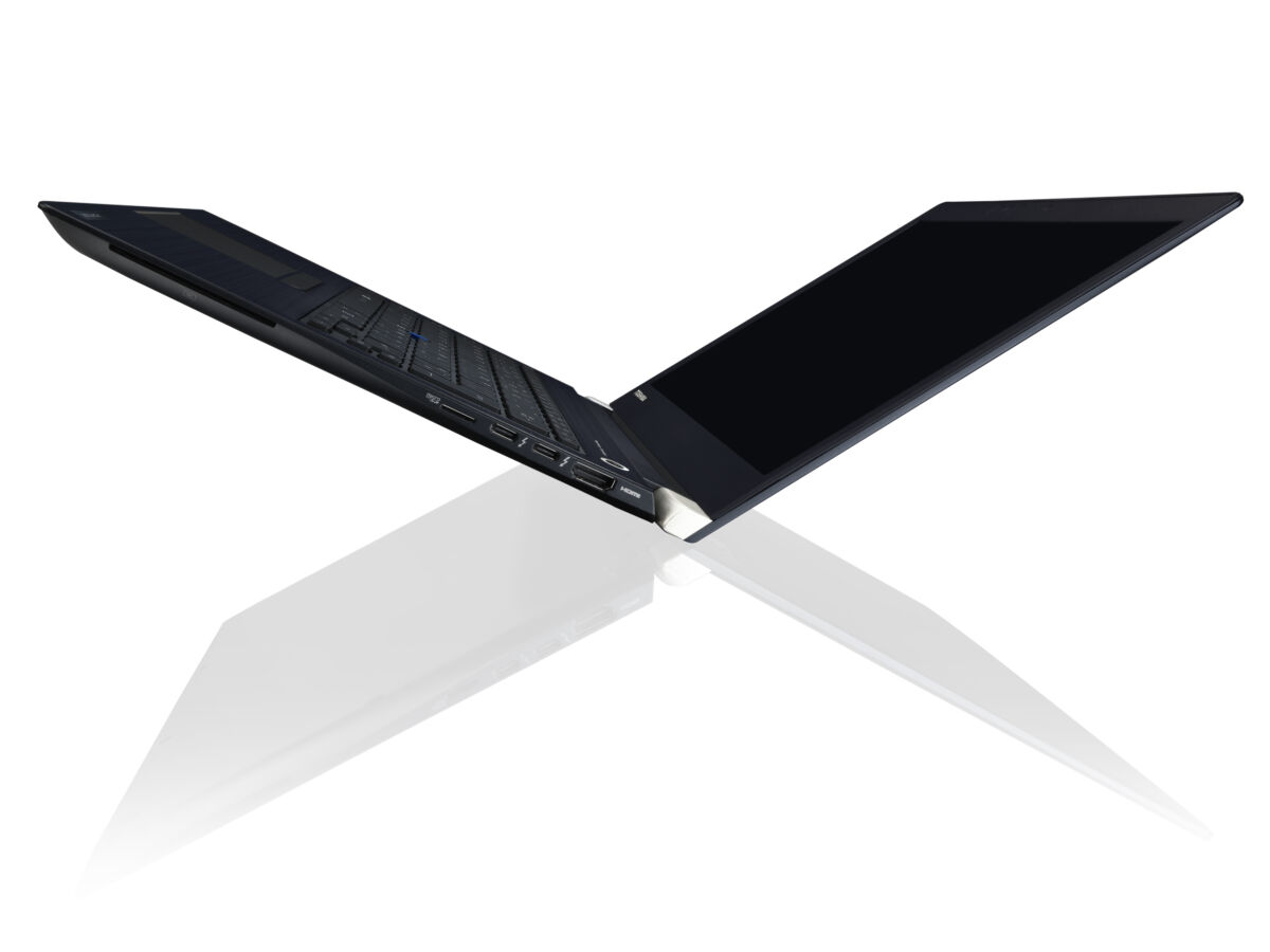 Toshiba Dynabook Portege X30-D Intel® Core™ i7-7600U 8GB 256GB SSD 13.3" Touchscreen Win 11Pro Black 1.05KG - תיק מתנה-מוחדש- שנה אחריות – תמונה 3